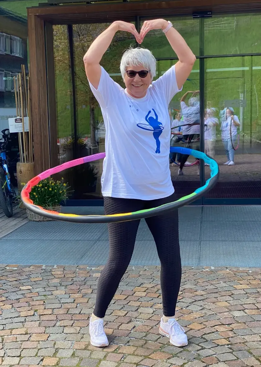 Astrid Crose beim Hula-Hoop