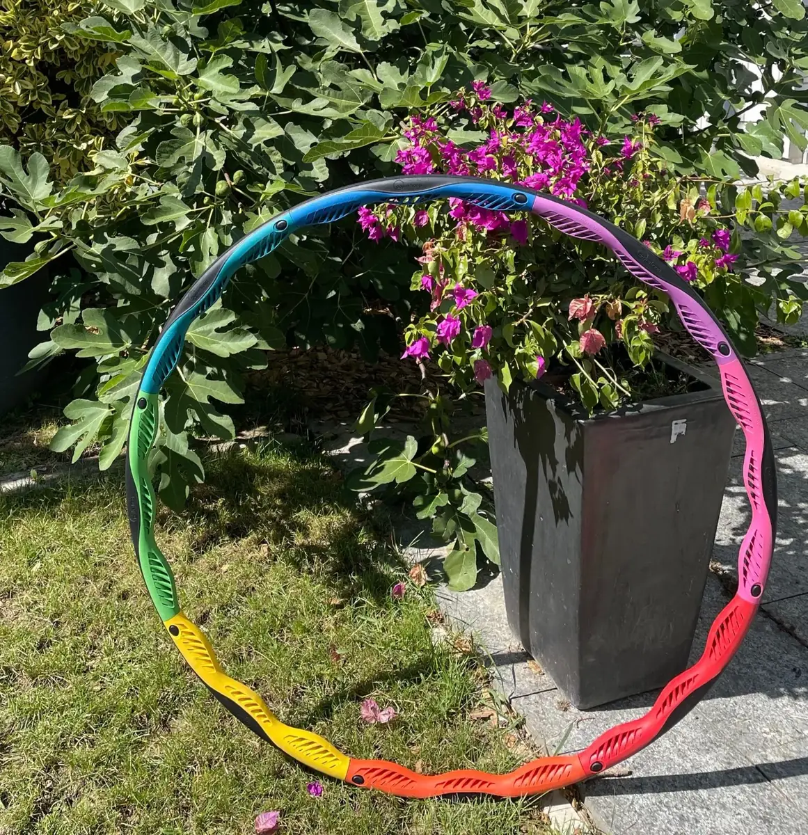 Natalie Chuck mit Hula-Hoop-Reifen
